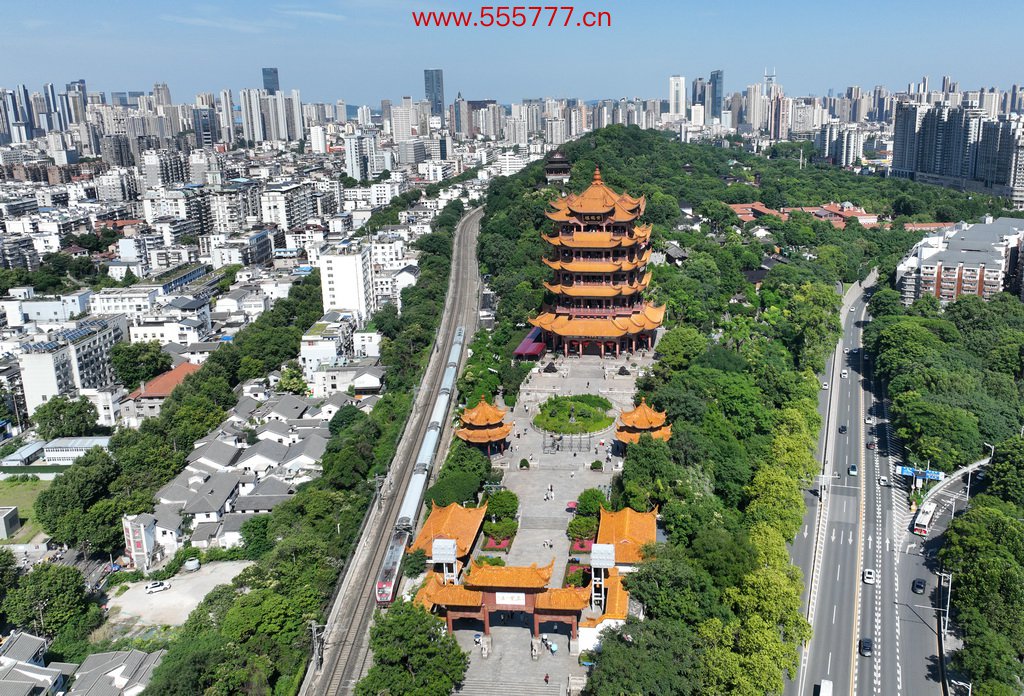 2024年6月3日在湖北省武汉市拍摄的黄鹤楼（无东说念主机像片）。新华社记者 程敏 摄